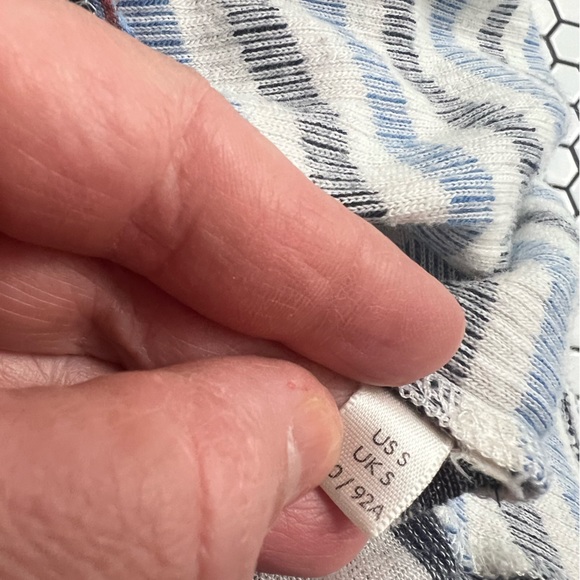 Free people top size small with flaw - Picture 5 of 6